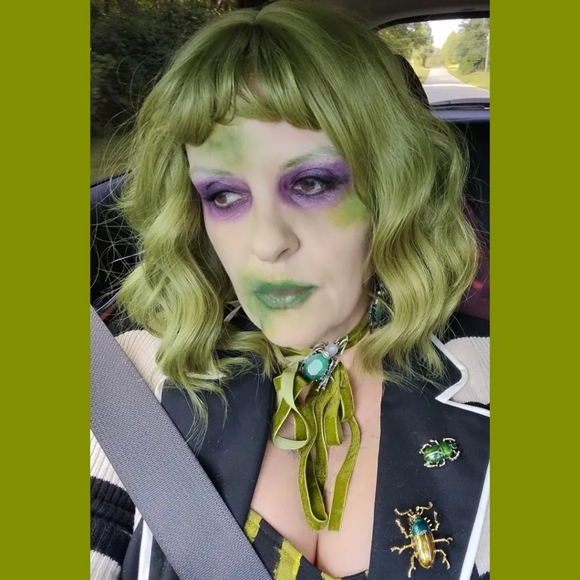 MEET YOUR POSHER!! 💚🖤🎃🖤💚 - Picture 3 of 12